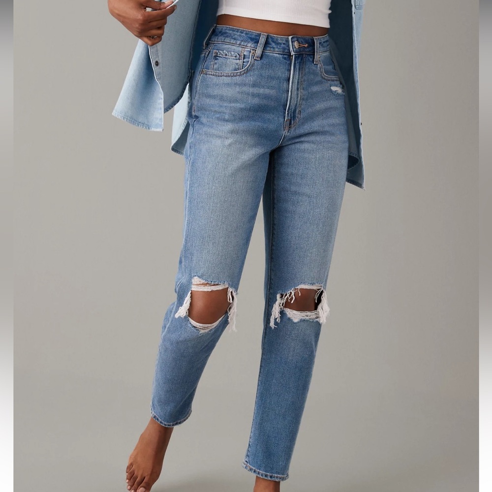 NWT American Eagle Distressed Mom Jean Comfort Stretch Waistband